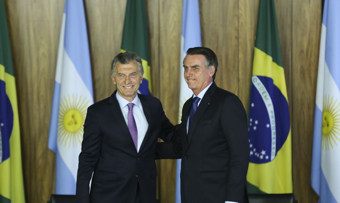 Os presidentes da Argentina, Mauricio Macri e do Brasil, Jair Bolsonaro, participam da cerimônia de assinatura de acordo de  cooperação bilateral no combate ao crime organizado e à corrupção; e nas áreas de energia, espaço e defesa