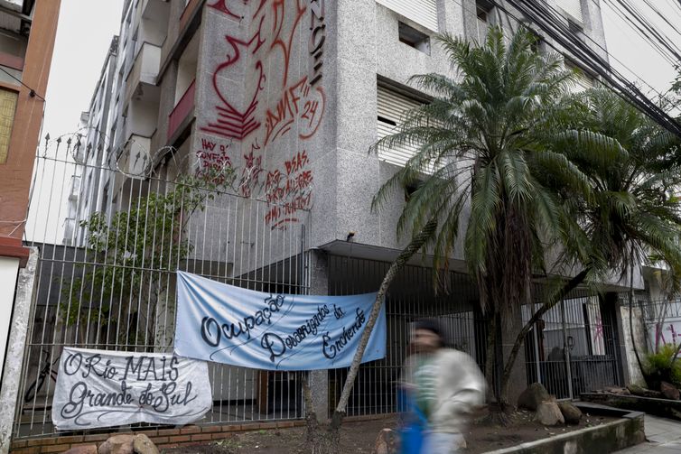 Porto Alegre (RS), 19/06/2024 - Fachada do prédio aonde vivem integrantes da ocupação O Rio Mais Grande do Sul. Foto: Bruno Peres/Agência Brasil