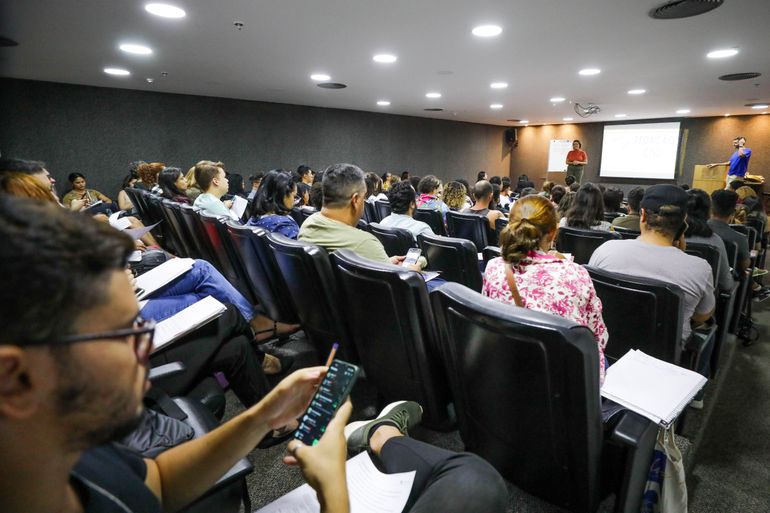 Brasília (DF), 02.05.2024 - Os candidatos do Distrito Federal que farão o Concurso Público Nacional Unificado (CNU) estão aproveitando os últimos dias para revisar o conteúdo. Cerca de 160 pessoas acompanharam o último aulão preparatório promovido pela Biblioteca Nacional de Brasília (BNB). Foto: Joel Rodrigues/Agência Brasília