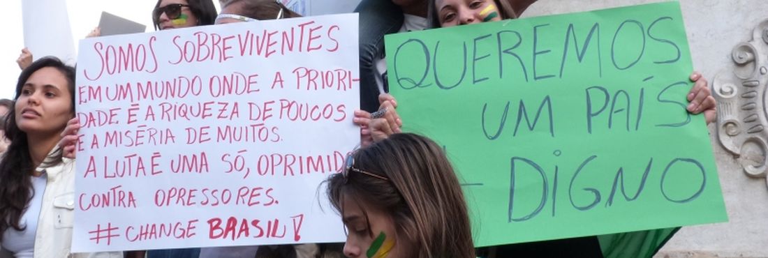 Brasileiros em Portugal fazem ato em apoio às manifestações no Brasil