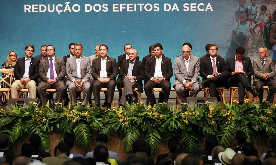 Maceió - Presidente Michel Temer – acompanhado pelo prefeito Rui Palmeira e ministros – anuncia investimentos em ações para reduzir os efeitos da seca  (Beto Barata/PR)