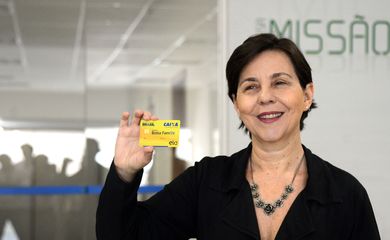 Brasília - A ministra do Desenvolvimento Social e Combate à Fome, Tereza Campello, fala sobre novo cartão da Caixa Econômica Federal para beneficiários do programa Bolsa Família, durante entrevista ao programa Bom Dia, Ministro(Antônio Cruz