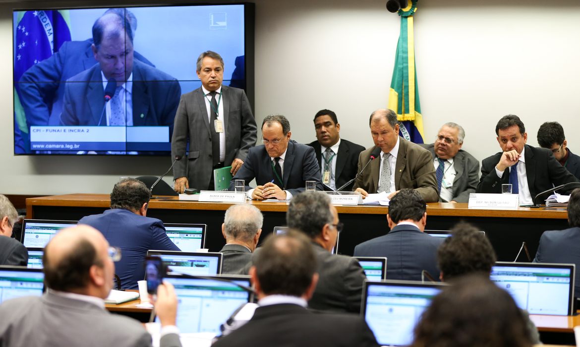 Brasília - Reunião da Comissão Parlamentar de Inquérito (CPI) da Funai e Incra 2 para discutir e votar o parecer do relator, deputado Nilson Leitão (Marcelo Camargo/Agência Brasil)