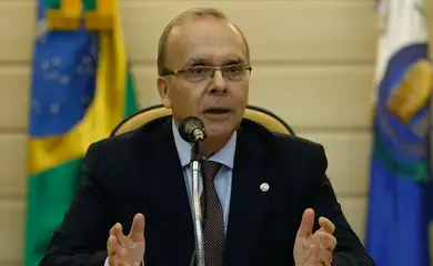 O diretor-geral da EMERJ, desembargador Ricardo Rodrigues Cardozo fala durante seminário da EMERJ, no Tribunal de Justiça, no centro do Rio.