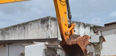 Justiça nega pedido do PTB para que Agefis pare de demolir construções ilegais