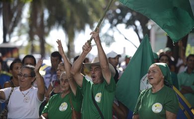 Brasília - Camponeses de diversas regiões do país fazem manifestação em frente ao Ministério do Desenvolvimento Agrário (Marcelo Camargo/Agência Brasil)