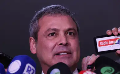 Brasília 27/11/2025 - Líder do PT na Câmara dos Deputados, Lindbergh Farias, durante coletiva a imprensa no salão verde da Câmara.  Foto Lula Marques/Agência Brasil