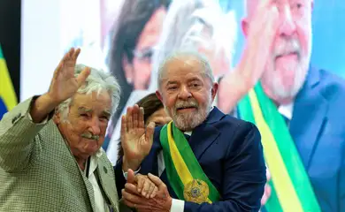 Rio de Janeiro (RJ) 13/05/2025 - Foto tirada em 01/01/2023 - Morreu nesta terça-feira (13), no Uruguai, o ex-presidente, ex-guerrilheiro e ícone da esquerda latino-americana José Alberto “Pepe” Mujica Cordano, aos 89 anos. A notícia foi confirmada pelo atual presidente uruguaio e aliado de Pepe, Yamandú Orsi, na foto no seu esquerdo presidente Luiz Inácio Lula da Silva.
Foto: Tânia Rêgo/Agência Brasil