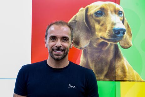 Brasília, (DF), 30/10/2024 - O tutor do cachorro Joca que morreu dentro de avião da Gol, João Fantazzini durante apresentação das novas regras para o transporte de animais no setor aéreo.
Foto: Valter Campanato/Agência Brasil