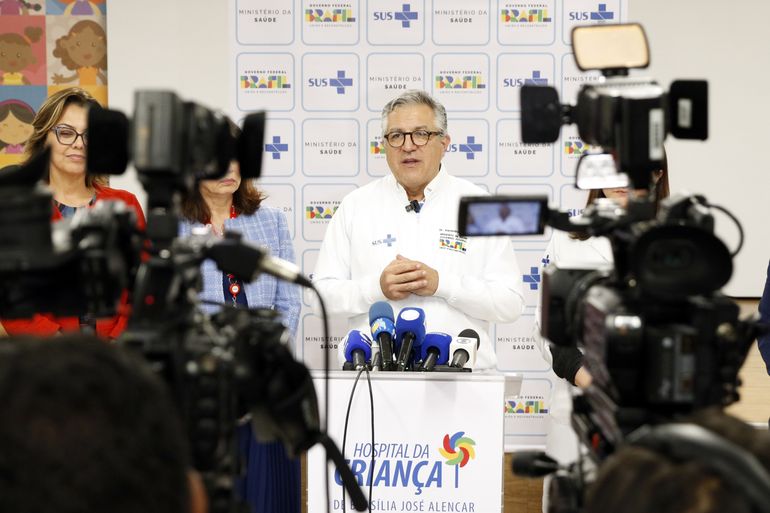 Brasília (DF), 15/05/2025 - O ministro da Saúde, Alexandre Padilha, fala sobre os primeiros atendimentos com o remédio Zolgensma no Sistema Único de Saúde (SUS). O medicamento, um dos mais caros do mundo, é usado para tratar a Atrofia Muscular Espinhal (AME) tipo 1, e foi incorporado ao SUS recentemente. Foto: Bruno Peres/Agência Brasil