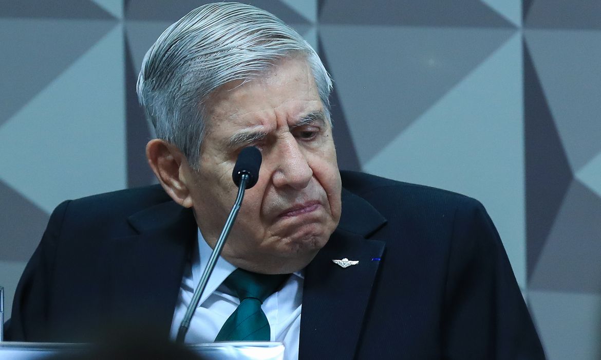 General Heleno pede absolvio sumria em denncia do golpe