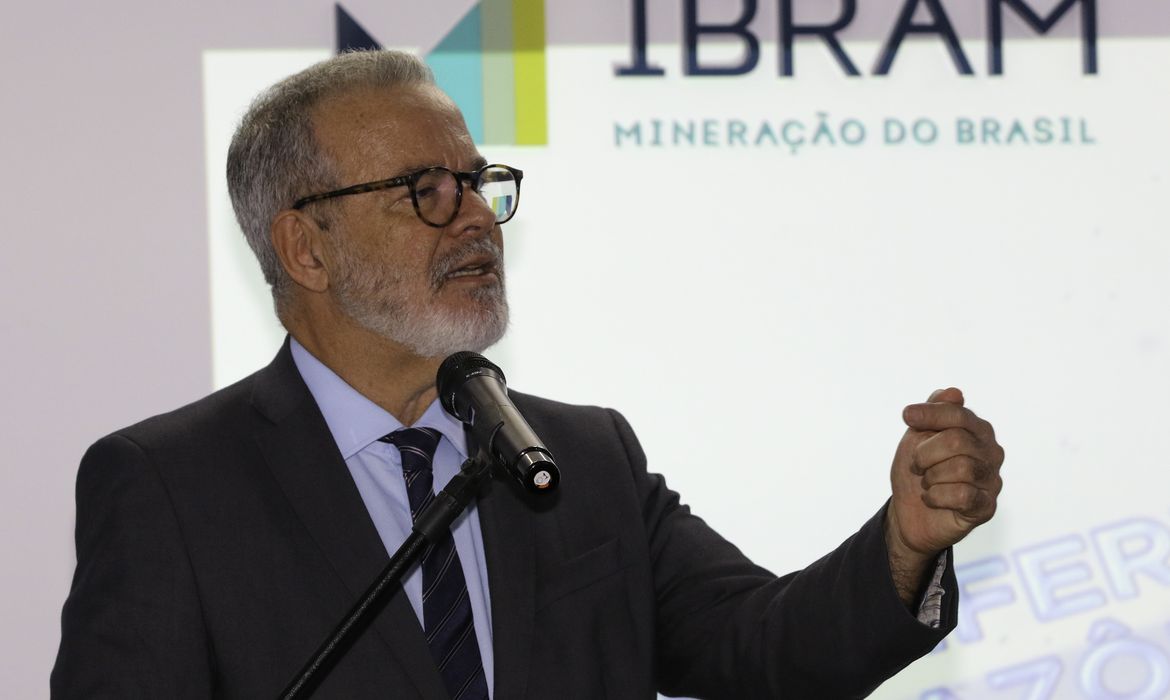 O diretor do IBRAM, Raul Jungmann, discursa durante celebração dos 46 anos do Instituto Brasileiro de Mineração (Ibram),