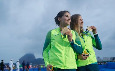 Rio de Janeiro - As brasileiras Martine Grael e Kahena Kunze conquistaram o ouro na classe 49er FX da vela dos Jogos Olímpicos Rio 2016, na regata final na Baía de Guanabara (Fernando Frazão/Agência Brasil)