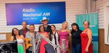 Ouvintes de Palmas e cantor Léo Gim de Pádua nos estúdios da Nacional