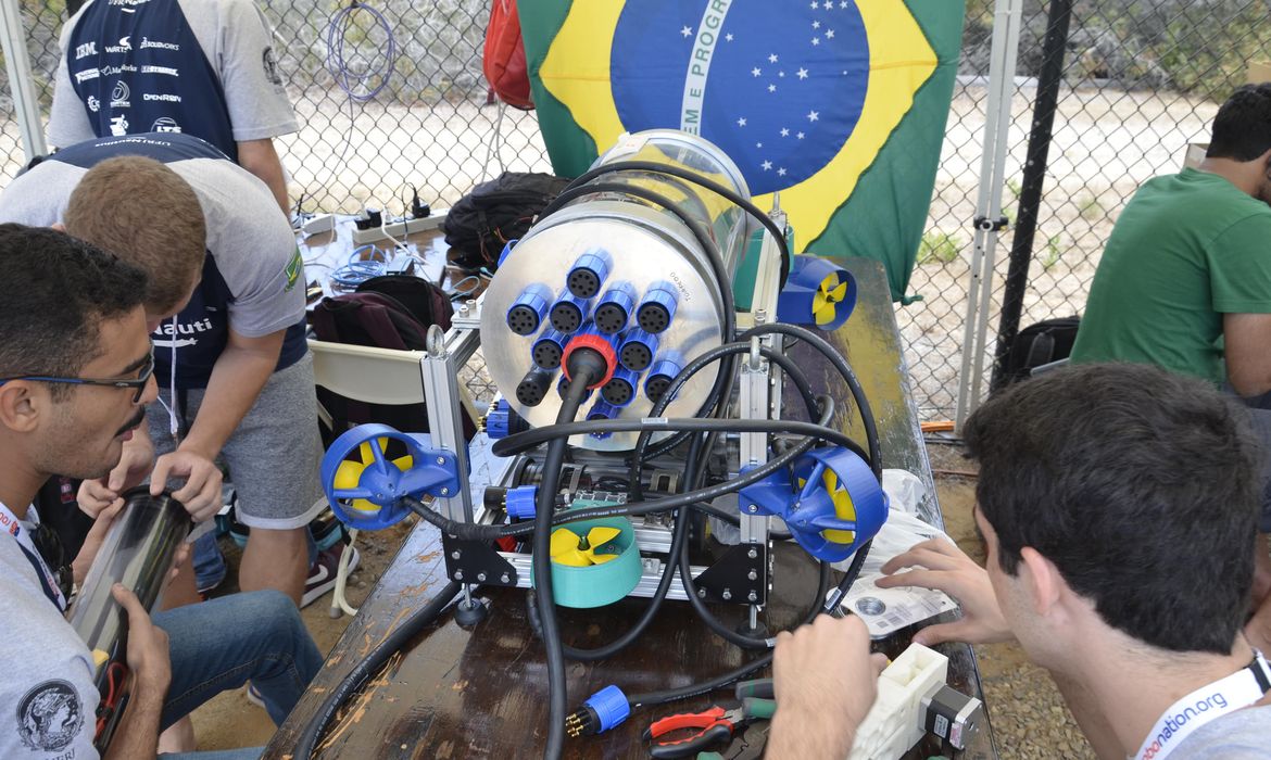  robô e da equipe Nautilus que representam o Brasil na Robosub 2019, nos Estados Unidos