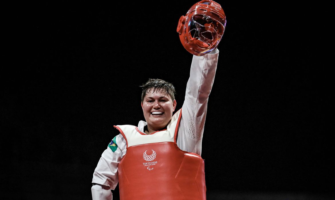 Débora Bezerra de Menezes levou a prata no taekwondo na Paralimpíada de Tóquio 2020 - Débora Menezes