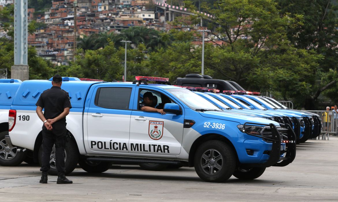 A secretaria de estado de Polícia Militar do Rio de Janeiro entrega mais um lote de 114 viaturas adquiridas no ano passado para recompor a frota da corporação.