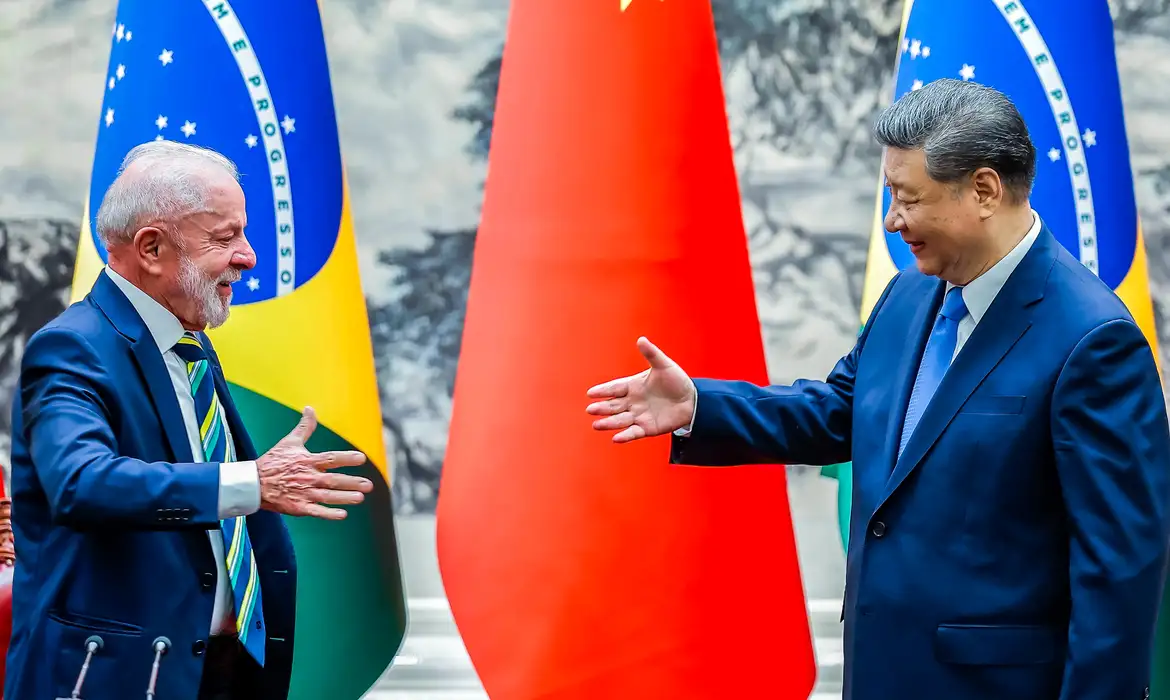Ricardo Stuckert 13.05.2025 - Presidente da República, Luiz Inácio Lula da Silva e o Presidente da República Popular da China, Xi Jinping, durante a cerimônia de assinatura de Atos, no Palácio do Povo. Pequim - China.
Foto: Ricardo Stuckert / PR