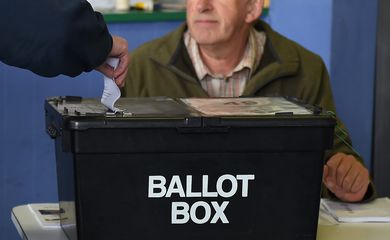 Britânicos votam hoje em eleições gerais no Reino Unido para escolher o futuro primeiro-ministro da nação