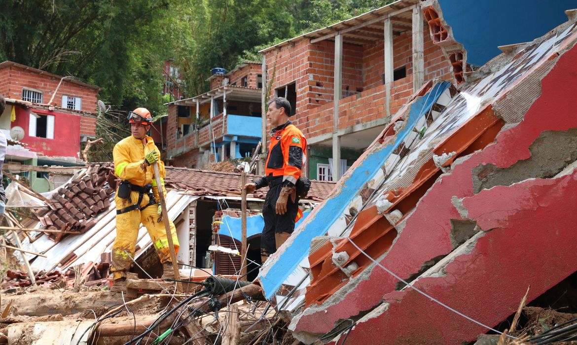 São Sebastião (SP), 22/02/2023, Casas destruídas em deslizamentos na Barra do Sahy após tempestades no litoral norte de São Paulo.