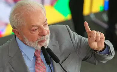Brasília, DF 14/09/2023 O presidente Luiz Inácio Lula da Silva participa da cerimônia de assinatura do projeto de lei do Programa Combustível do Futuro, Presença do presidente da Câmara, Arthur Lira e dos ministros de Minas e Energia, Alexandre Silveira;  do Desenvolvimento, Indústria, Comércio e Serviços e vice-presidente Geraldo Alckmin; e dos Portos e Aeroportos, Silvio Costa Filho e do Meio Ambiente, Marina Silva   Foto: Fabio Rodrigues-Pozzebom/ Agência Brasil