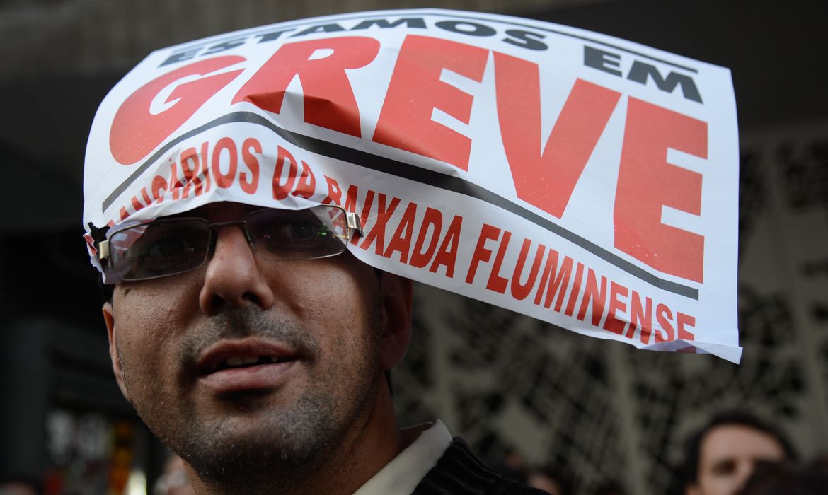 Rio de Janeiro - Bancários em greve fazem ato de protesto em frente à Caixa Econômica no centro da cidade (Fernando Frazão/Agência Brasil) 