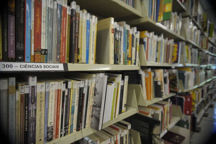 Resultado de imagem para Biblioteca Municipal de Porto Velho oferece aulas de mobilidade a deficientes visuais