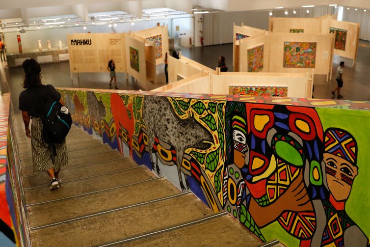 São Paulo (SP), 24/03/2023 - O Museu de Arte de São Paulo (Masp) recebe a exposição Mirações, do Movimento dos Artistas Huni Kuin - MAHKU, na programação anual dedicada às histórias indígenas. Foto: Fernando Frazão/Agência Brasil