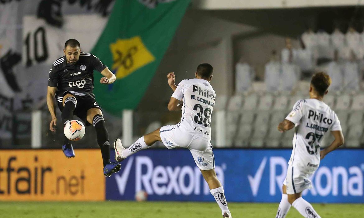 Soccer - Copa Libertadores - Santos v Olimpia