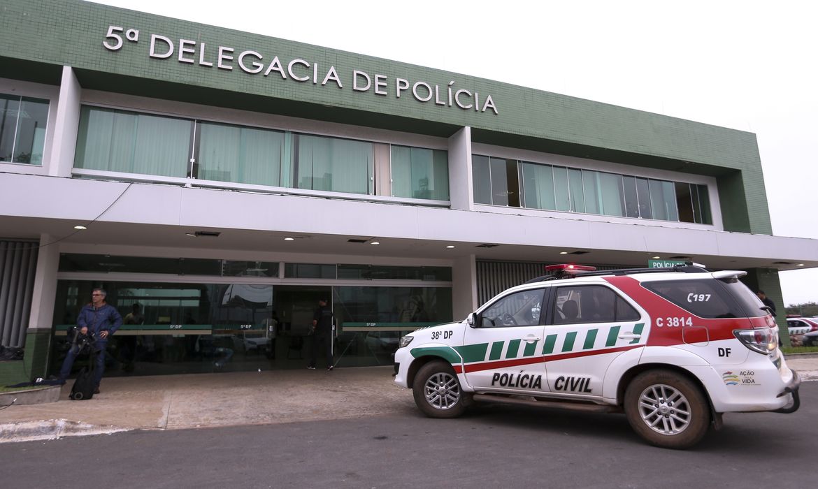 Brasília - Polícia Civil do DF cumpre 28 mandados de prisão e 35 de busca e apreensão na operação Delivery contra o tráfico de drogas, na Esplanada dos Ministérios (Marcelo Camargo/Agência Brasil)