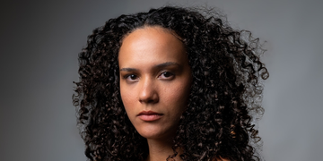 Cantora e compositora Sarah Leandro apresenta seu trabalho musical