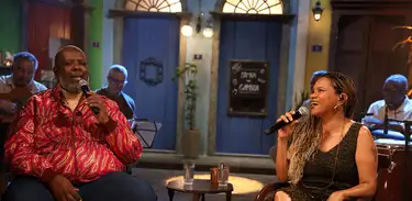 Péricles e Teresa Cristina cantam juntos no Samba na Gamboa