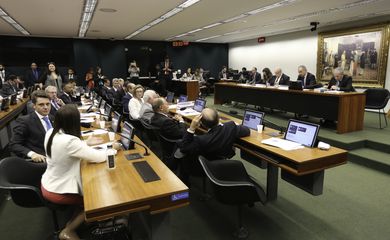 Brasília - Comissão Especial da Reforma Política se reúne para votação do relatório parcial do relator, deputado Vicente Cândido (Fabio Rodrigues Pozzebom/Agência Brasil)