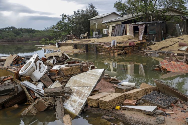 Porto Alegre (RS), 06/19/2024 - Houses destroyed on the island of Picada after rain and new flooding. Photo: Bruno Peres/Agência Brasil