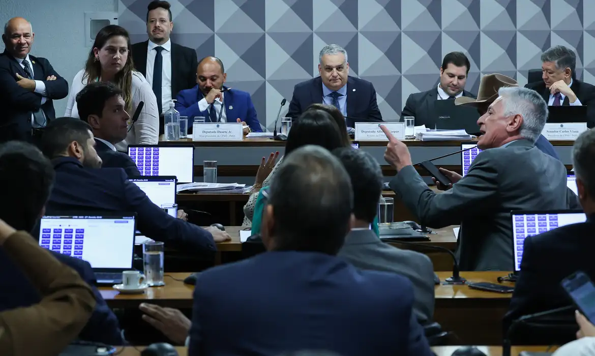 Brasília - 27/11/2025 - Reunião da Comissão Parlamentar Mista de Inquérito (CPMI) do INSS para ouvir o contador Mauro Palombo Concílio. Ele é responsável pela contabilidade de diversas empresas que, segundo a CPMI. Foto: Lula Marques/Agência Brasil