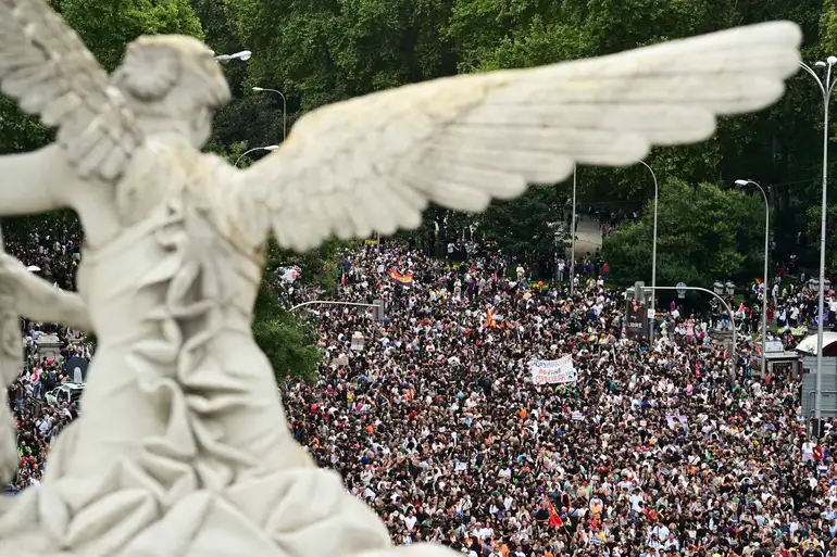 Manifestação contra a crise imobiliária, em Madri
3 de outubro de 2026
REUTERS/Juan Barbosa