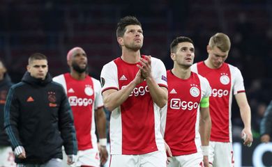 Jogadores do Ajax durante partida da Liga dos Campeões