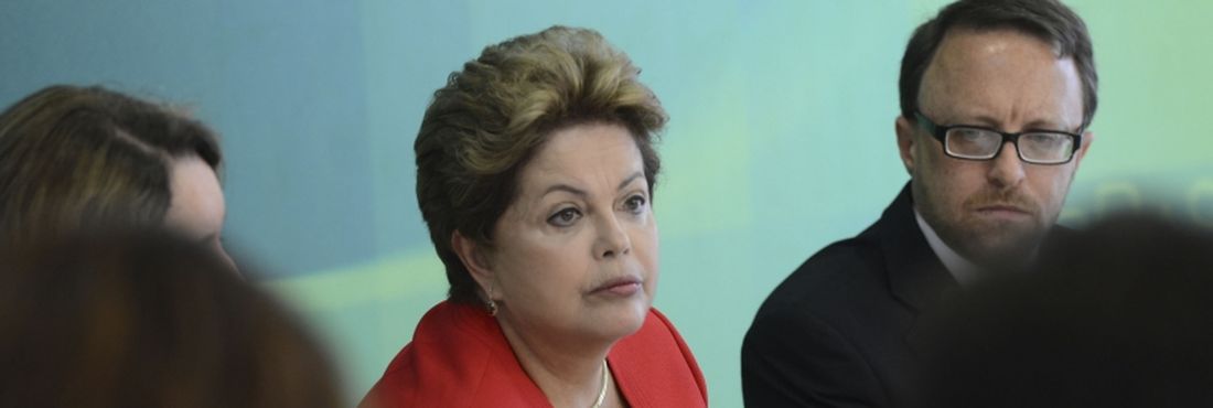 Presidenta Dilma Rousseff toma café da manhã com jornalistas setoristas do Palácio do Planalto.