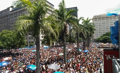 Rio de Janeiro - Último grande bloco a desfilar, Monobloco percorre o centro do Rio de Janeiro (Vinicius Lisboa/Agência Brasil)