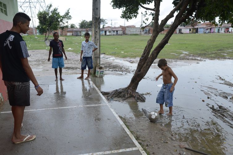 Fortaleza - Na periferia da capital cearense, a Associação Recreativa e Esportiva para Crianças (Arca) desenvolve projetos com crianças carentes (Valter Campanato/Agência Brasil)