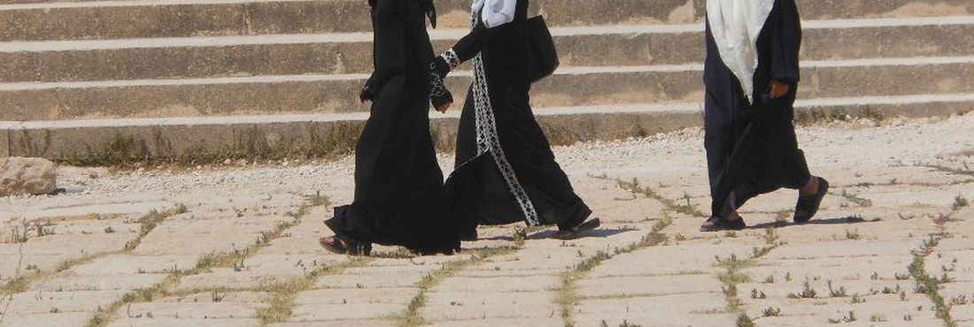 Hijab Mulheres deverão seguir regras do Corão para entrar no Conselho Consultivo
