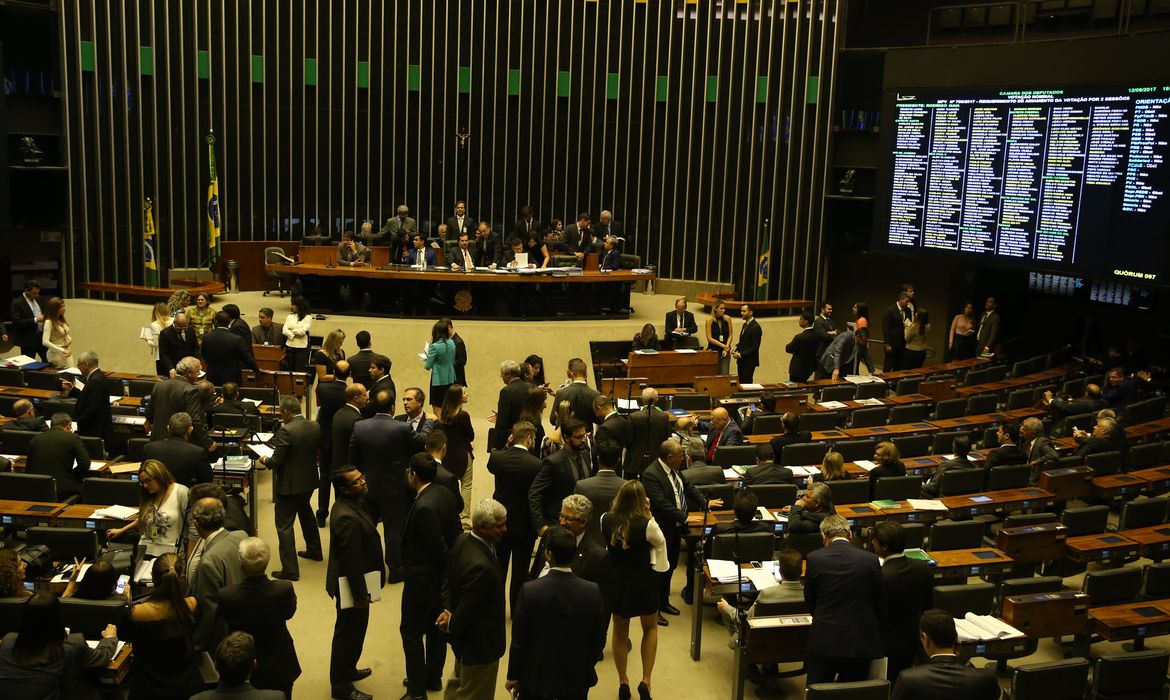 Brasília - Plenário da Câmara dos Deputados durante sessão para discussão e votação de diversos projetos (Valter Campanato/Agência Brasil)