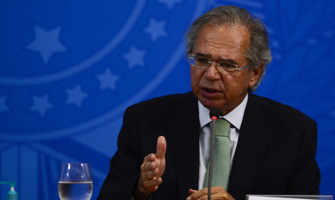 O ministro da Economia, Paulo Guedes, fala à imprensa no Palácio do Planalto, sobre os 500 dias de governo