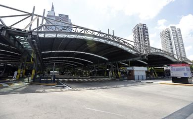 São Paulo (SP) 12/03/2025 - Terminal de ônibus Pinheiros onde foi encontrado duas bolsa com bomba caseira, que foram detonadas pela Policia. 
Foto Paulo Pinto/Agência Brasil