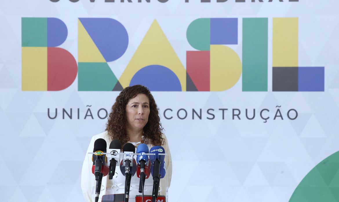 Adalberto Marques/MGI Brasília (DF), 09/12/2024 - Ministra da Gestão e da Inovação, Esther Dweck, fala durante coletiva de imprensa sobre um conjunto de medidas para fortalecer e aumentar a eficiência das estatais. Foto: Adalberto Marques/MGI