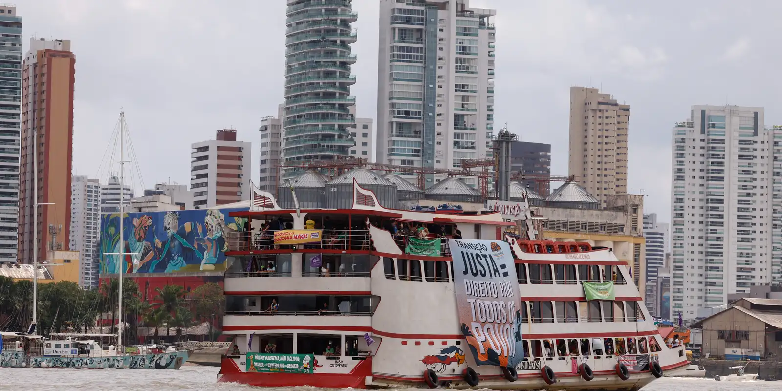 Belém: Barqueata na Baía de Guajará marca início da Cúpula dos Povos