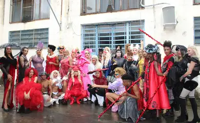 Rio de Janeiro (RJ) 29/04/2025 -  Drags após desfile na Central do Brasil em homenagem a Lady Gaga. Foto: Supervia/Divulgação