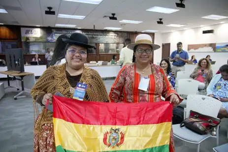 Primeiro Encontro de Lderes Rurais promovido pelo Instituto Interamericano de Cooperao para a Agricultura (IICA). Na foto: Trigidia Jimnez (d) e Yessica Yana (e). Foto: IICA/Divulgao