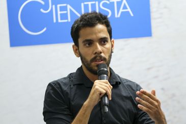 O vencedor da 29ª edição do Prêmio Jovem Cientista na categoria Estudante do Ensino Superior, Célio Henrique Rocha Moura, durante entrevista na sede do Conselho Nacional de Desenvolvimento Científico e Tecnológico (CNPq).