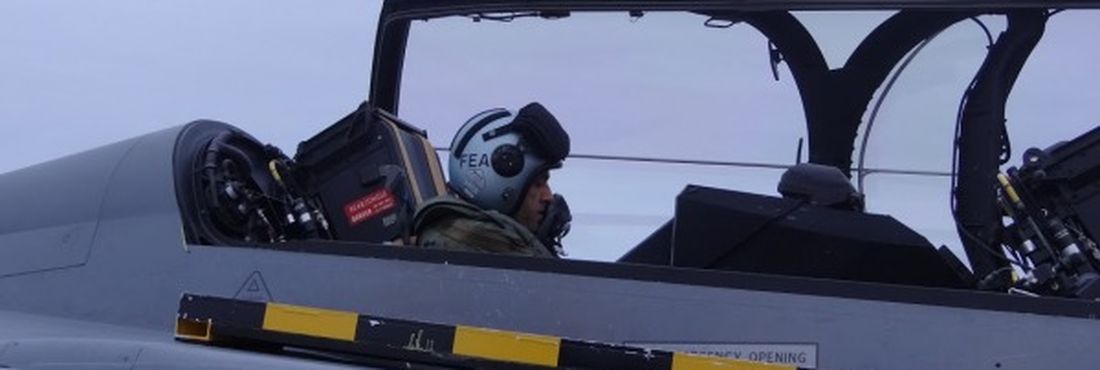 Piloto da FAB testa Gripen pela 1ª vez